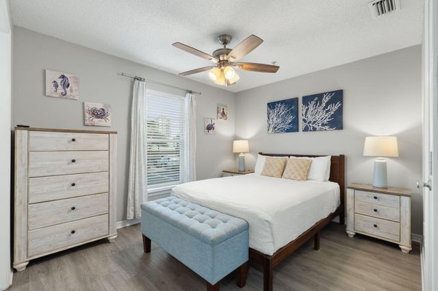 8436 Gulf Boulevard UNIT 214, Navarre, FL 32566