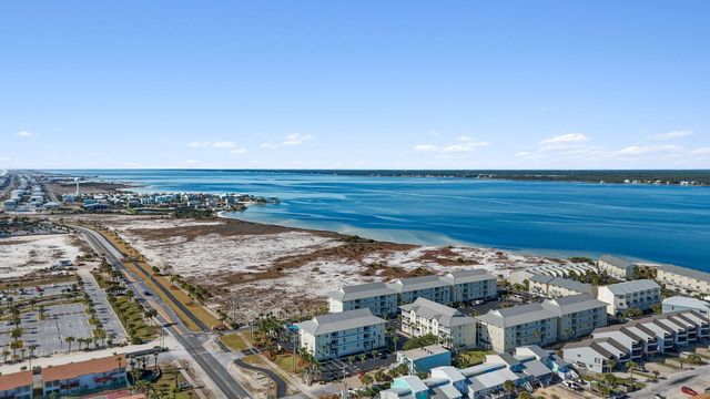 8436 Gulf Boulevard UNIT 214, Navarre, FL 32566