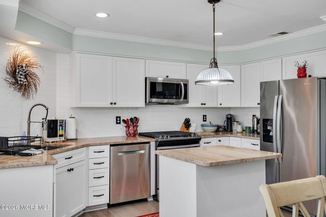 172 Impatiens Court, Toms River, NJ 08753