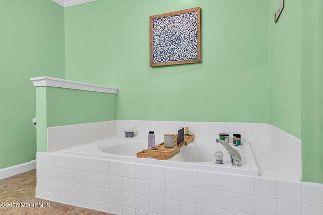 172 Impatiens Court, Toms River, NJ 08753