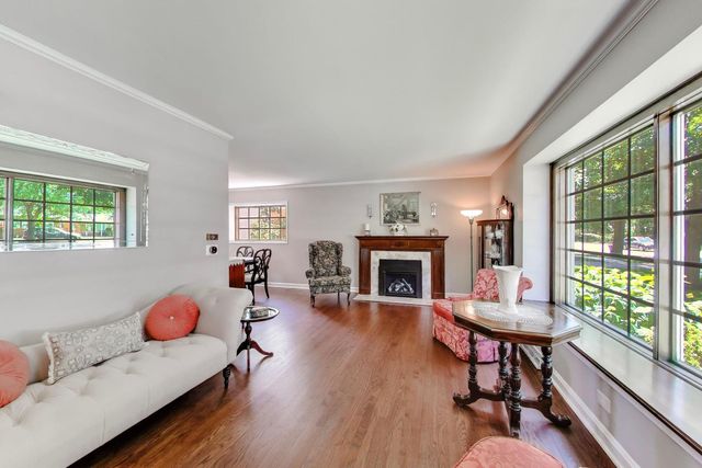 623 S Arlington Heights Road, Arlington Heights, IL 60005