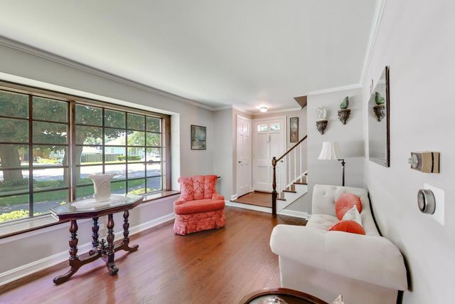 623 S Arlington Heights Road, Arlington Heights, IL 60005