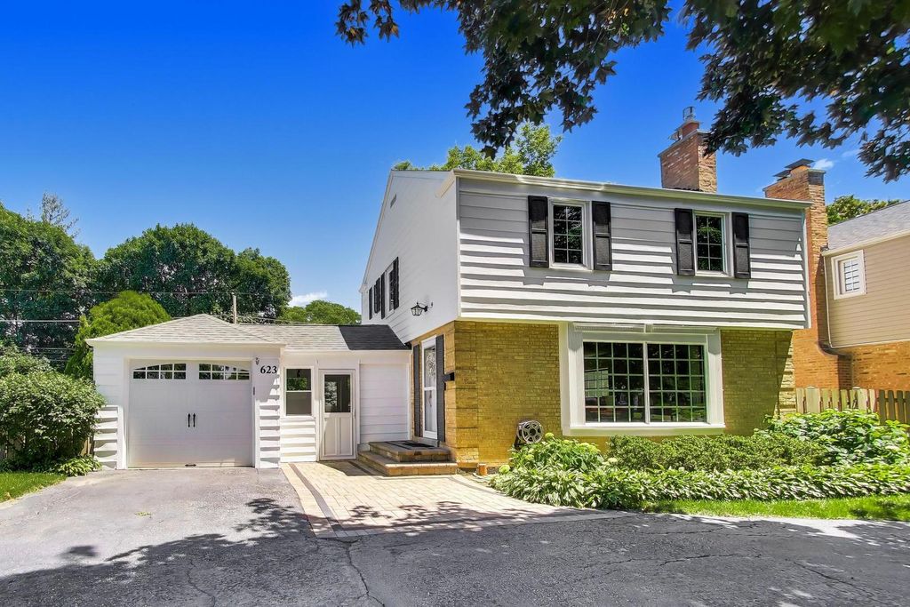 623 S Arlington Heights Road, Arlington Heights, IL 60005