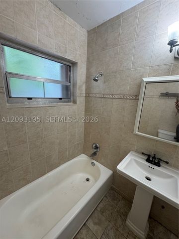 1020 SW 5th St 3, Miami, FL 33130