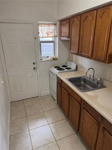 1020 SW 5th St 3, Miami, FL 33130