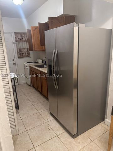 1020 SW 5th St 3, Miami, FL 33130