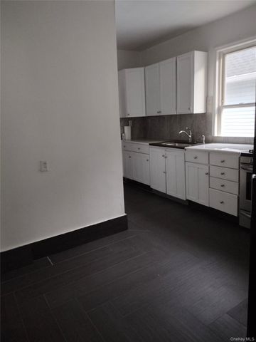 15 Hoffman Avenue 2, Poughkeepsie, NY 12603