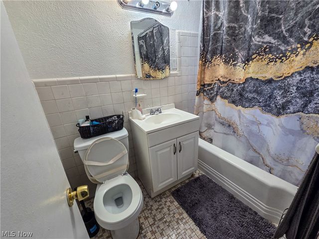 19436 Van Aken Boulevard, Beachwood, OH 44122