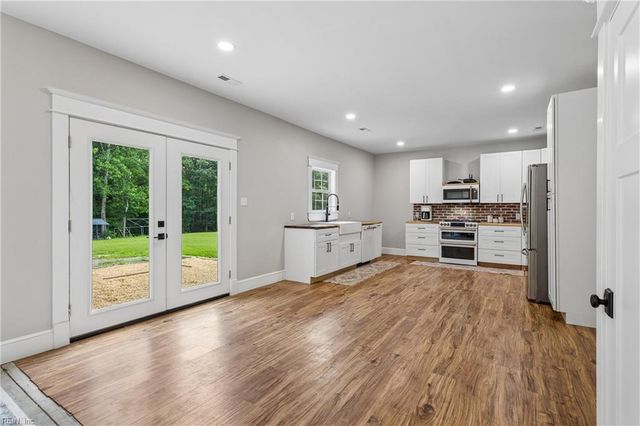 16101 Diascund Shores LN, Lanexa, VA 23089