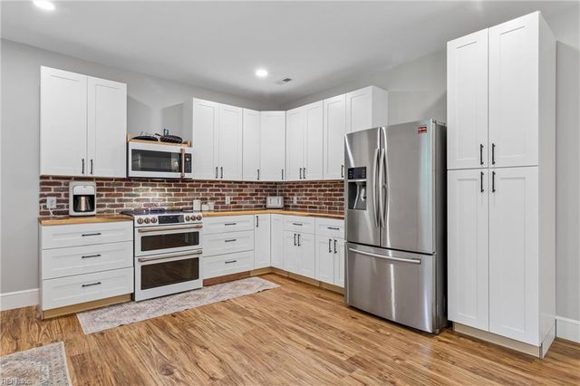 16101 Diascund Shores LN, Lanexa, VA 23089