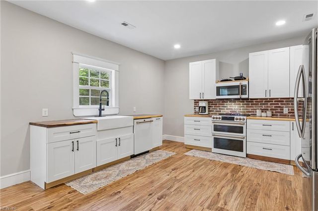 16101 Diascund Shores LN, Lanexa, VA 23089