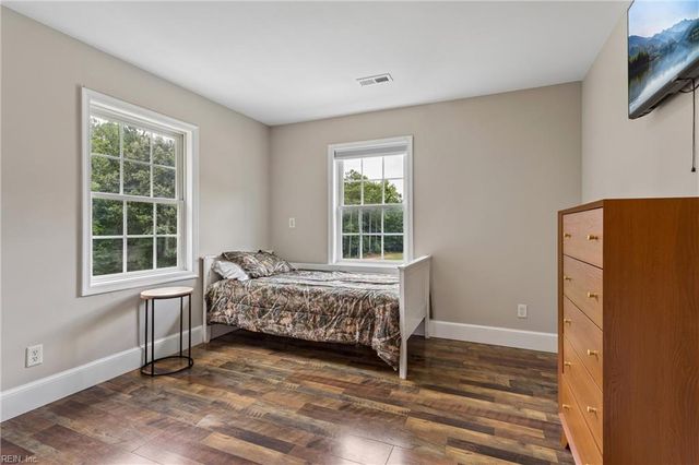16101 Diascund Shores LN, Lanexa, VA 23089