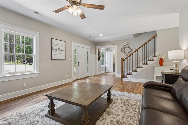 16101 Diascund Shores LN, Lanexa, VA 23089