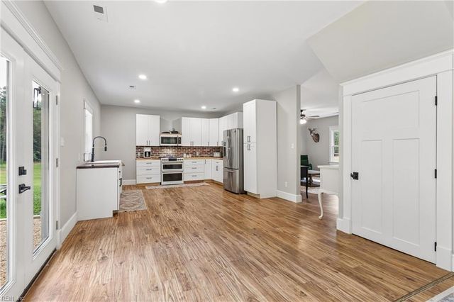 16101 Diascund Shores LN, Lanexa, VA 23089