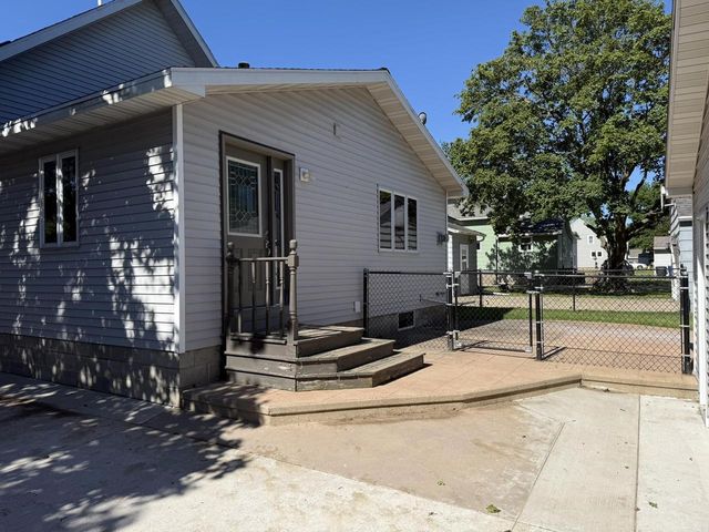 1042 TYLER AVENUE, Oshkosh, WI 54902