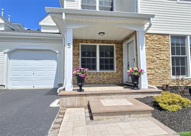 5 Charley Lane, Middle Island, NY 11953
