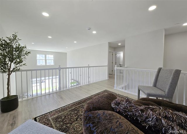 5 Charley Lane, Middle Island, NY 11953