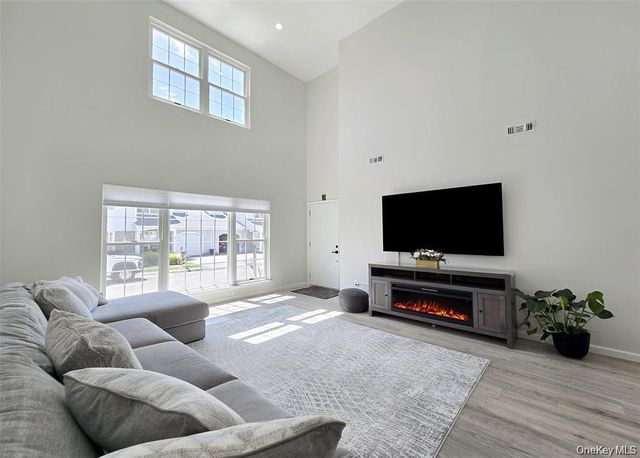 5 Charley Lane, Middle Island, NY 11953