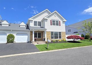 5 Charley Lane, Middle Island, NY 11953
