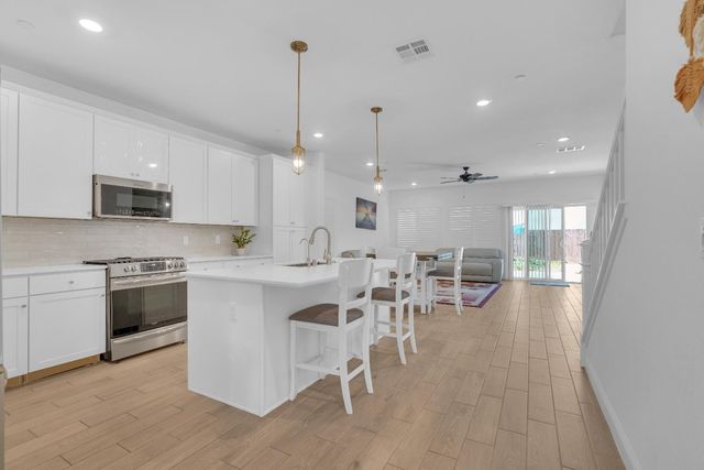 6569 E Lyell Avenue, Fresno, CA 93727