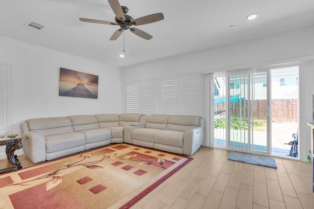 6569 E Lyell Avenue, Fresno, CA 93727