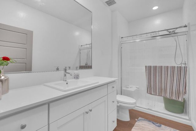 6569 E Lyell Avenue, Fresno, CA 93727