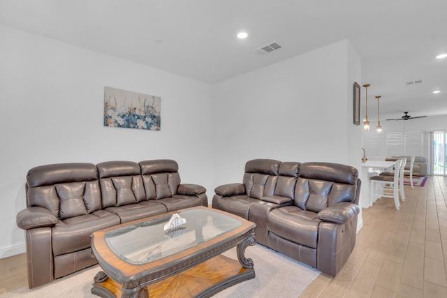 6569 E Lyell Avenue, Fresno, CA 93727