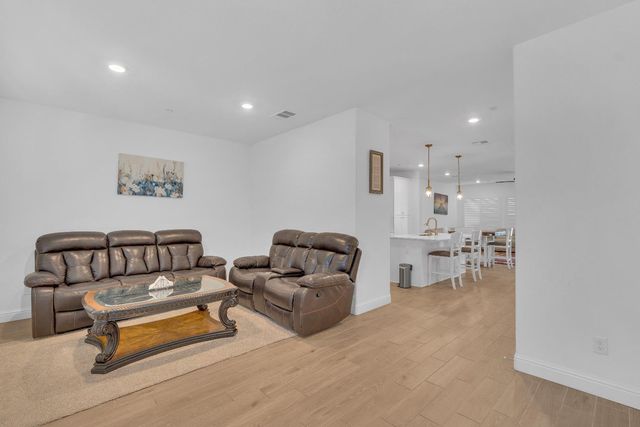 6569 E Lyell Avenue, Fresno, CA 93727