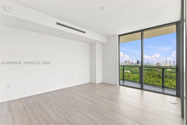 2411 Laguna Cir 2301, North Miami, FL 33181