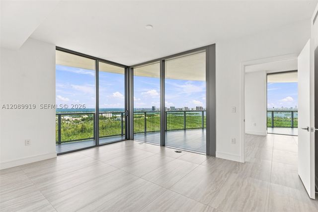 2411 Laguna Cir 2301, North Miami, FL 33181