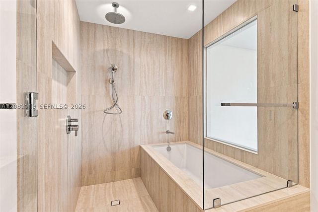 2411 Laguna Cir 2301, North Miami, FL 33181