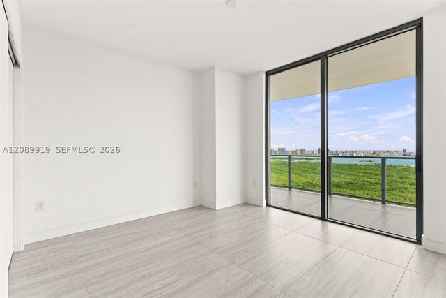 2411 Laguna Cir 2301, North Miami, FL 33181