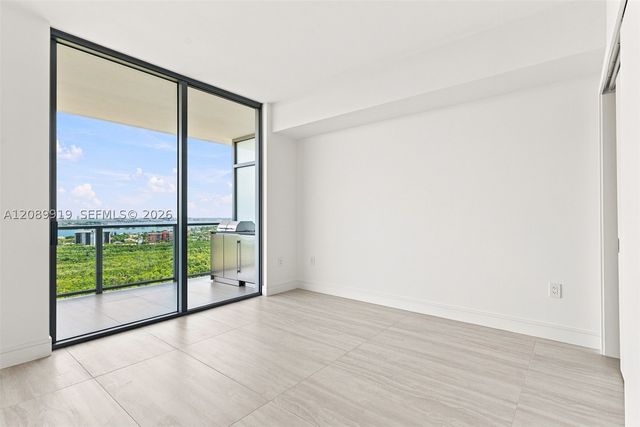 2411 Laguna Cir 2301, North Miami, FL 33181