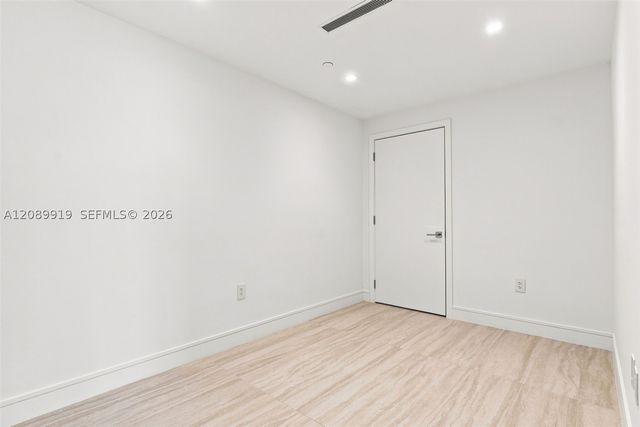 2411 Laguna Cir 2301, North Miami, FL 33181
