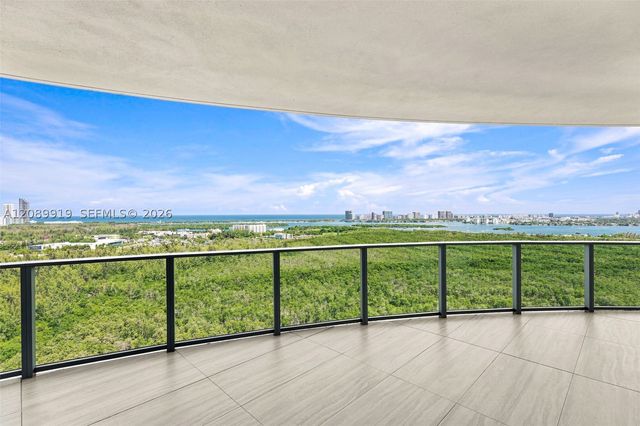 2411 Laguna Cir 2301, North Miami, FL 33181