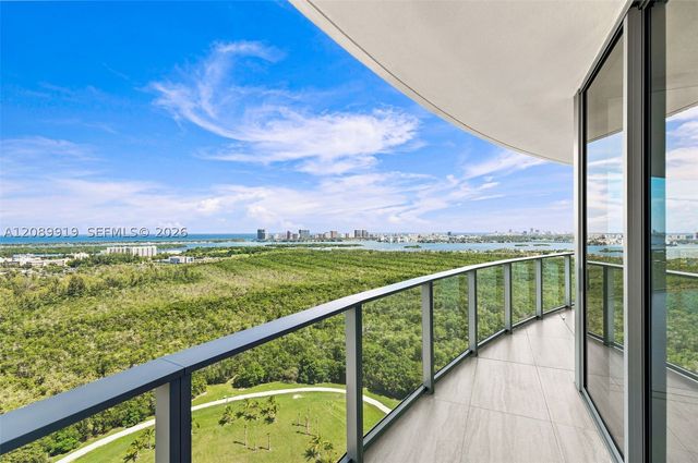 2411 Laguna Cir 2301, North Miami, FL 33181