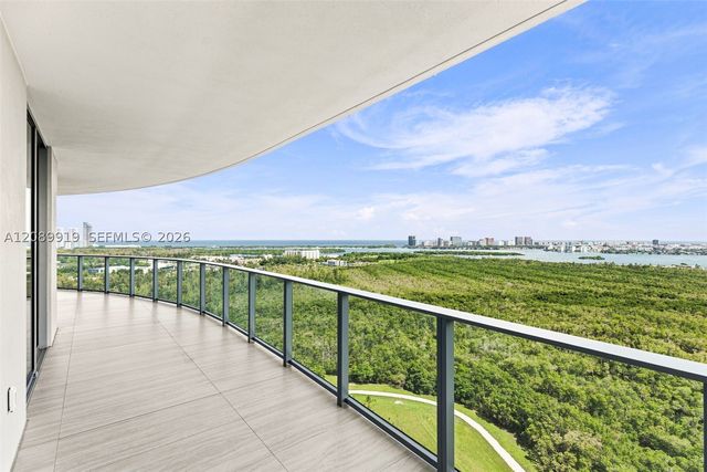 2411 Laguna Cir 2301, North Miami, FL 33181