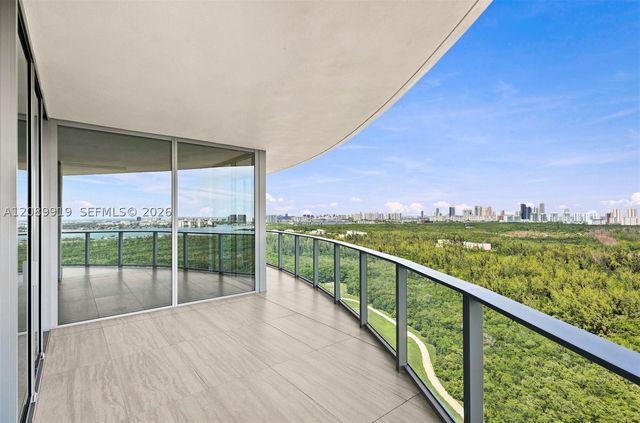 2411 Laguna Cir 2301, North Miami, FL 33181