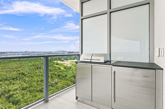 2411 Laguna Cir 2301, North Miami, FL 33181