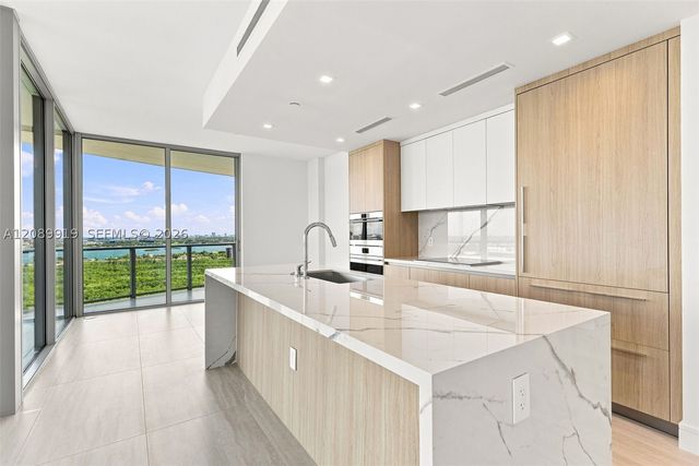 2411 Laguna Cir 2301, North Miami, FL 33181