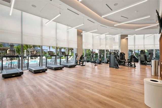 2411 Laguna Cir 2301, North Miami, FL 33181