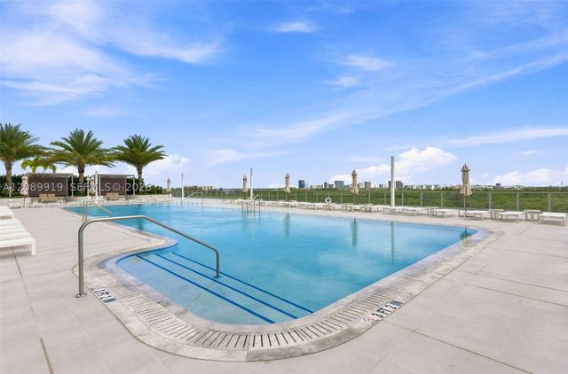 2411 Laguna Cir 2301, North Miami, FL 33181