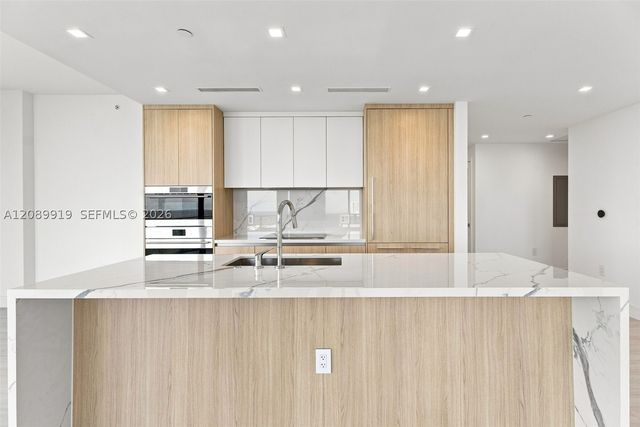 2411 Laguna Cir 2301, North Miami, FL 33181