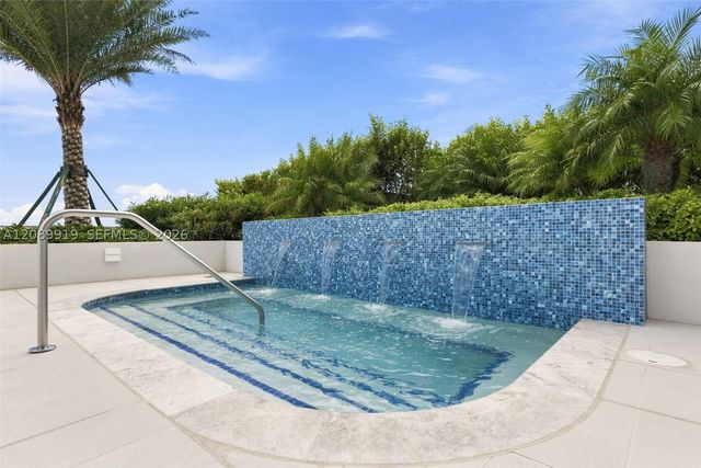 2411 Laguna Cir 2301, North Miami, FL 33181