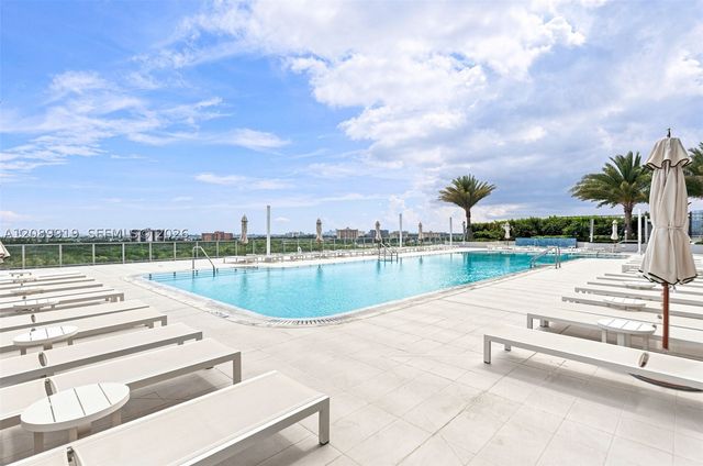 2411 Laguna Cir 2301, North Miami, FL 33181