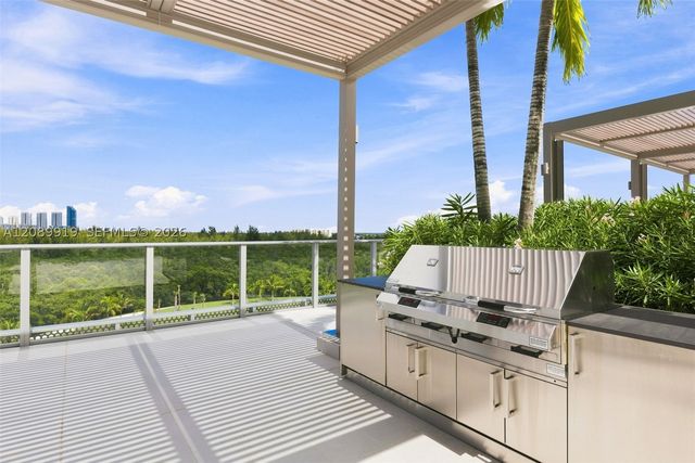 2411 Laguna Cir 2301, North Miami, FL 33181