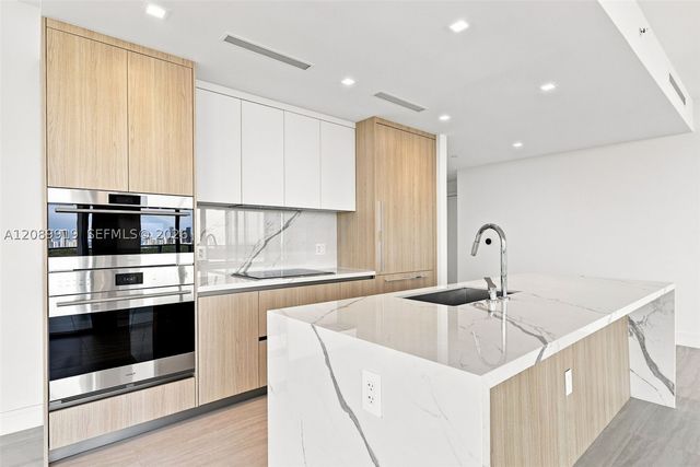 2411 Laguna Cir 2301, North Miami, FL 33181