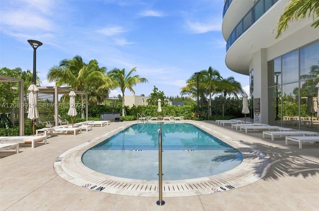 2411 Laguna Cir 2301, North Miami, FL 33181
