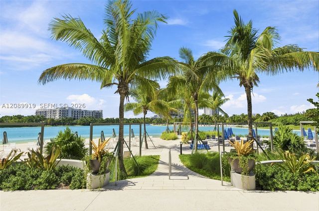 2411 Laguna Cir 2301, North Miami, FL 33181