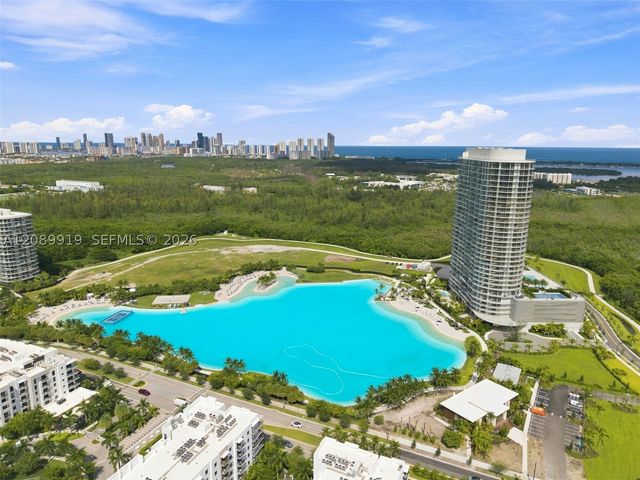 2411 Laguna Cir 2301, North Miami, FL 33181